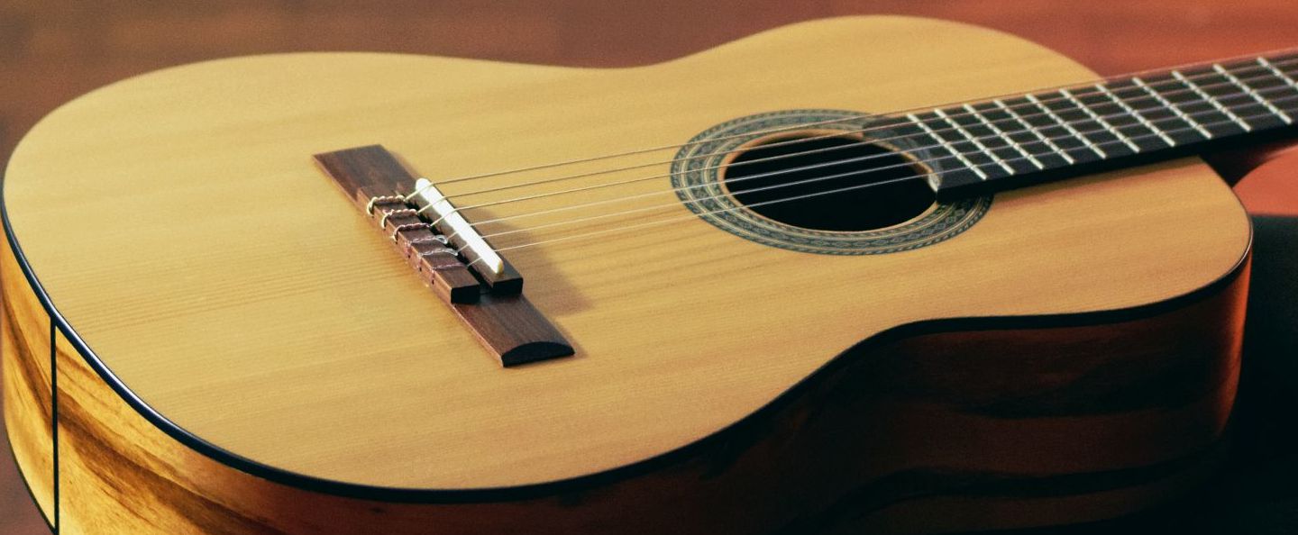 Villig nyhed alligevel 7 Best Cheap Acoustic Guitars That Don't Suck - 2021
